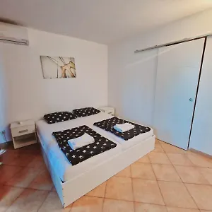 Damian Apartment