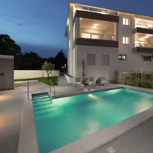 Viras Luxury Apartment